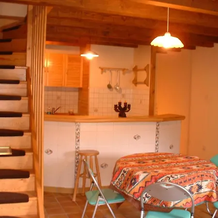 Gite Servieres Margeride Feriehus Mende